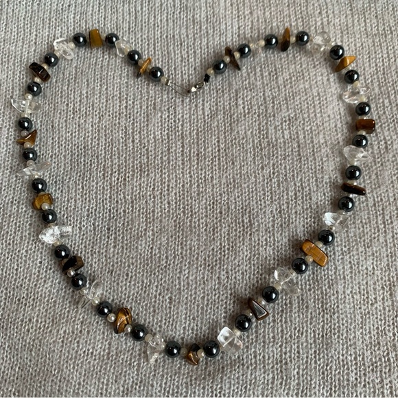 Beaded short necklace - Clear - pearl - tiger eye - black - Picture 6 of 6